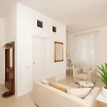 West Park With Parking By Solutions * Como
