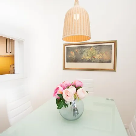West Park With Parking By Solutions Daire *